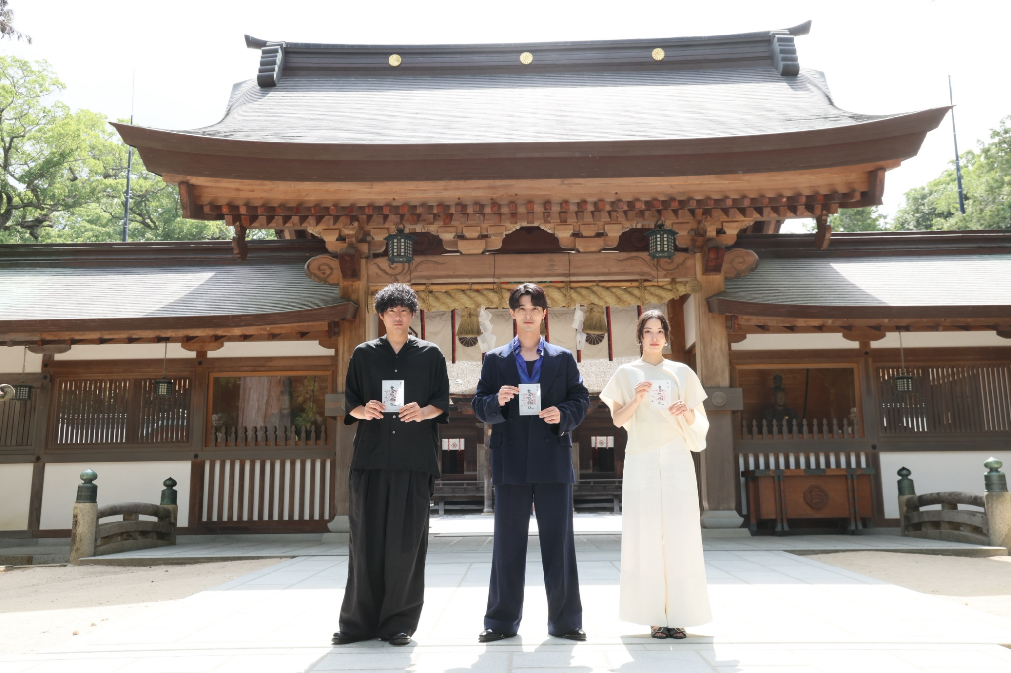 大山祇神社前での3人