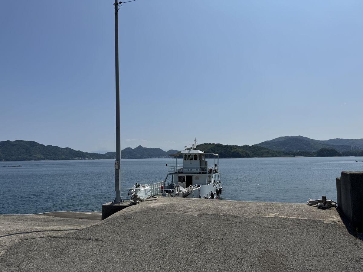 のしま7が着く尾浦港