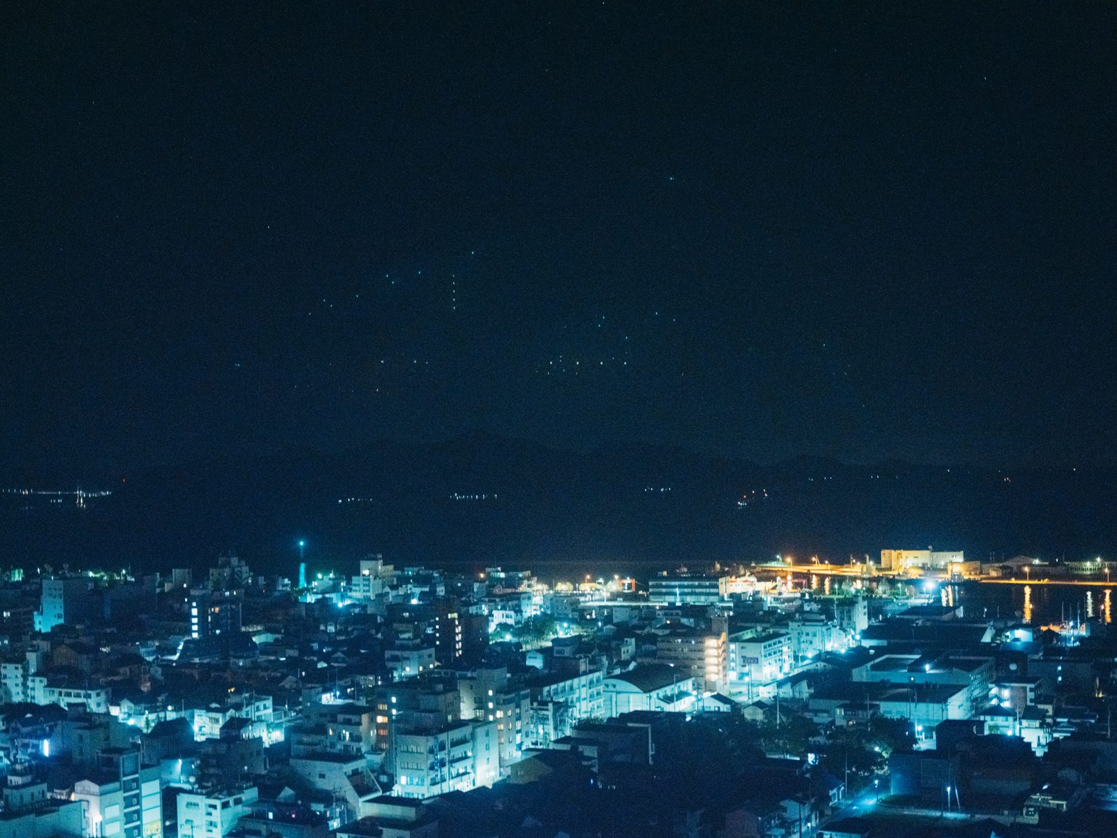 撮影時に客室から見た今治の夜景