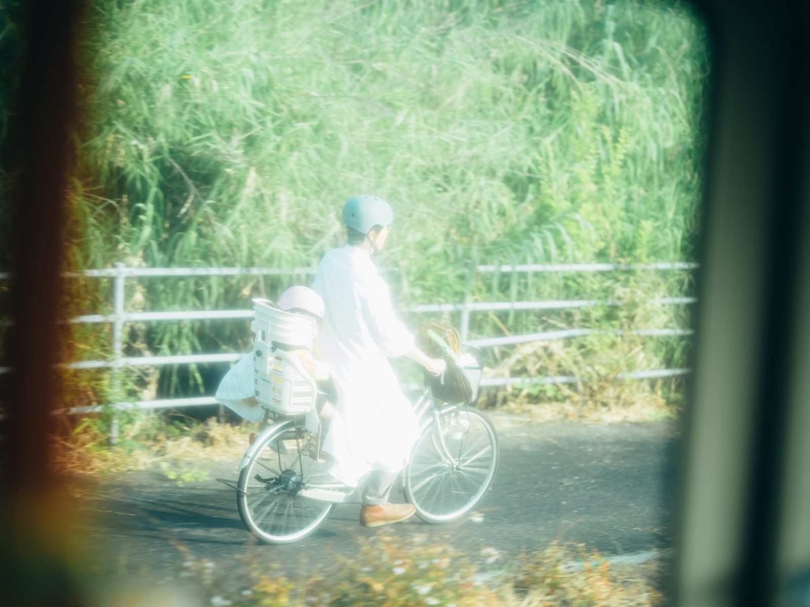 自転車で坂道を下る撮影時の風景
