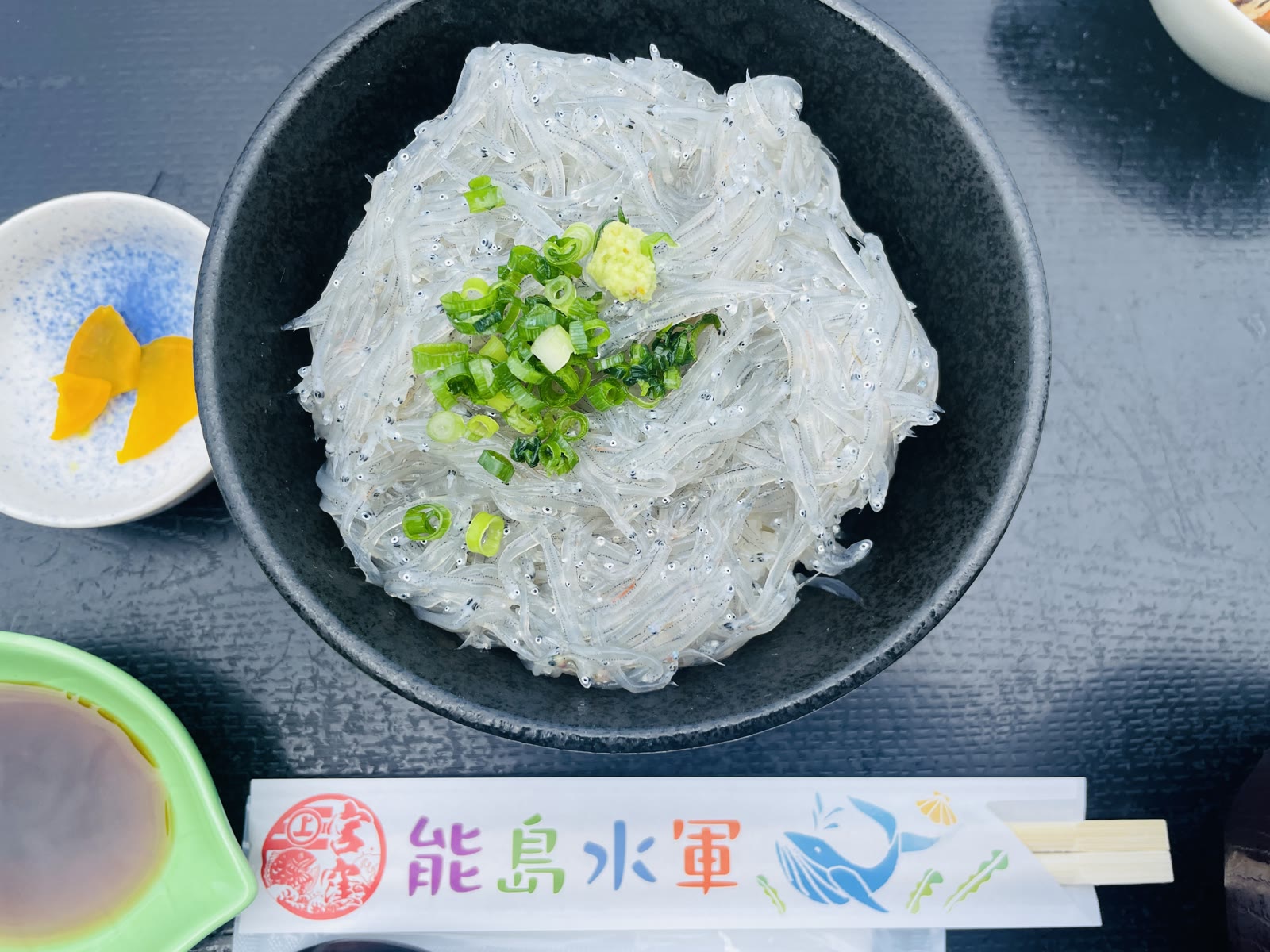 能島水軍の生しらす丼