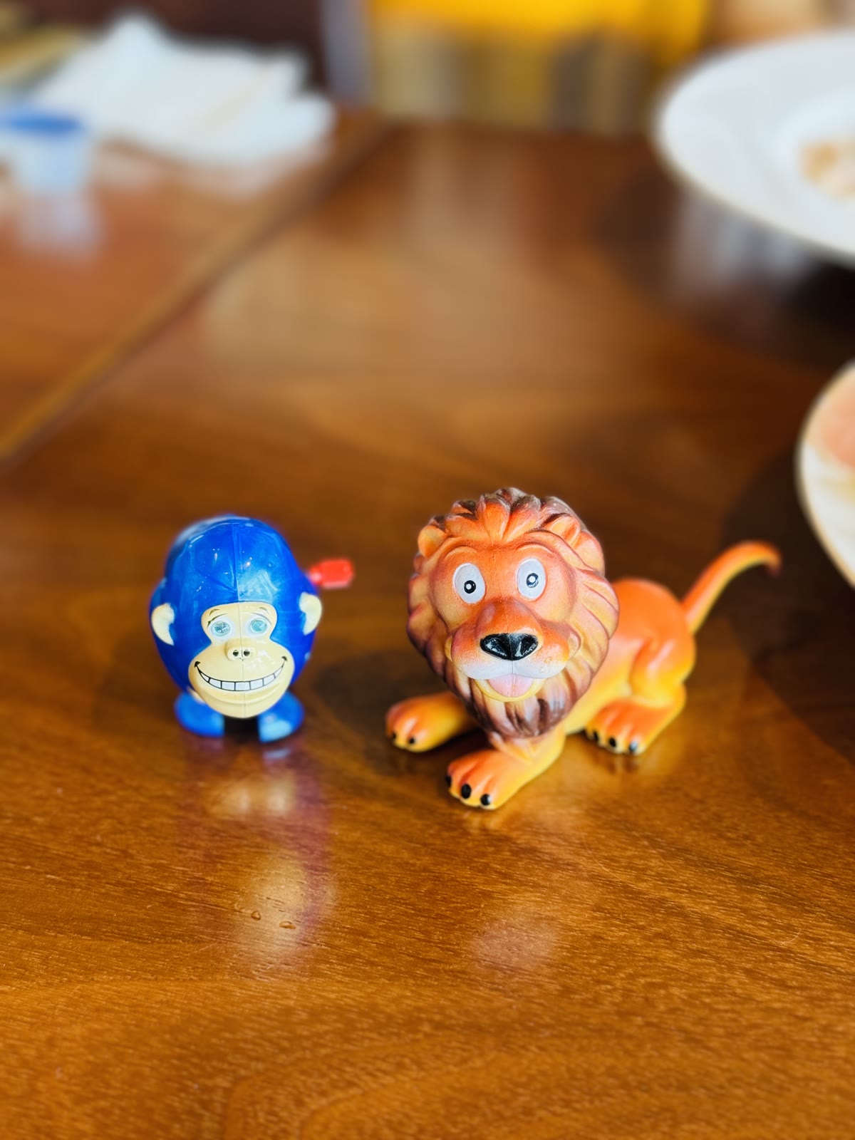Cafe Shozanの店内に飾られた人形